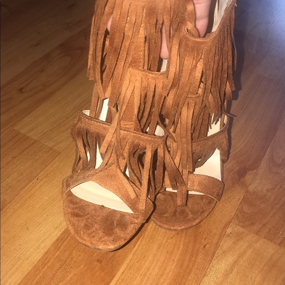 NEW HEELS - Picture 2 of 3